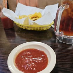 La Pinata Mexican Restaurant - Chips and salsa