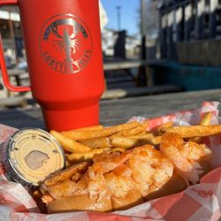 Hot shrimp roll with spicy fries