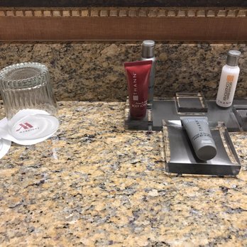 Seattle Airport Marriott - Bathroom - Hotels Near Me - Seattle, Washington Seattle Airport Marriott - Bathroom - Hotels Near Me - Seattle, Washington