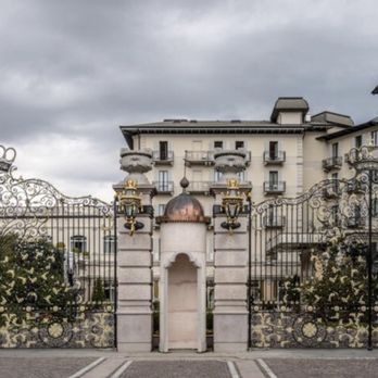 Regina Palace - Front gates of the hotel - Hotels Near Me - Stresa, VB