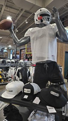 DICK'S Sporting Goods by null