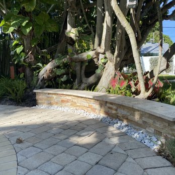 Garden State - Knee-high Travertine Ledgerstone Accent Wall - Landscape Architects or Designers Near Me