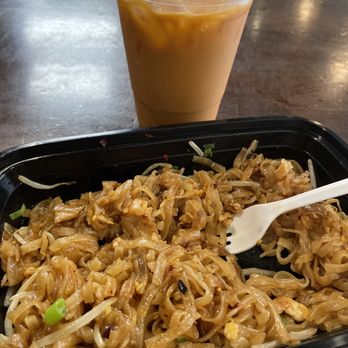 Thai Towne Eatery - Chicken Pad Thai Noodle - Thai Near Me - Orange, California