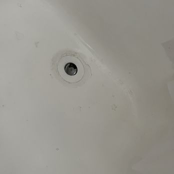Maison 140 Beverly Hills - Disgusting tub - Hotels Near Me - Beverly Hills, California