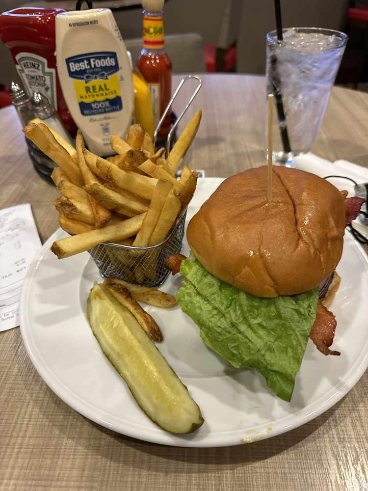 PALETTES GALLERY AND BISTRO Updated October 2024 20 Photos 2989