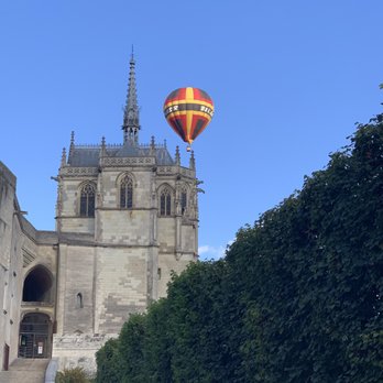 Crêperie Anne de Bretagne - Watching the hot air balloons go by. - Creperies Near Me - Amboise, 37 Crêperie Anne de Bretagne - Watching the hot air balloons go by. - Creperies Near Me - Amboise, 37