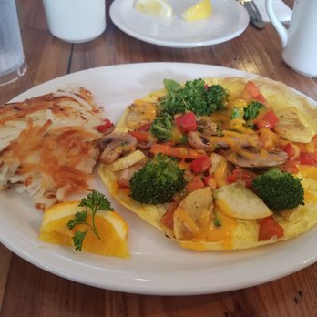 Moke’s Bread And Breakfast - Vegetable Frittata with Hash Browns ($12.95) - Seasonal Veggies, Local when possible, Topped with Cheese. - Breakfast & Brunch Near Me - Honolulu, Hawaii