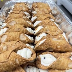 Mangiamo Ristorante & Pizzeria - Cannolis