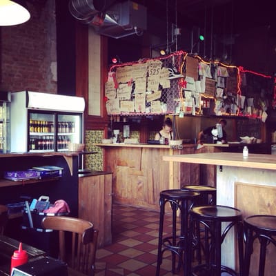 Tommis Burger Joint, Mitte by null