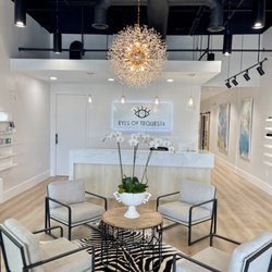 Eyes of Tequesta - Eyes of Tequesta front desk and waiting area. Optometrist near me in 33469
