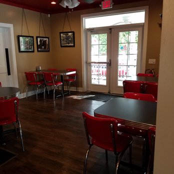 The Scoop - interior seating - Desserts Near Me - Zionsville, Indiana
