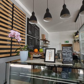 Caphe an der Enz - Neben Kaffee- und Teespezialitäten gibt es Kuchen, sowie einen kleinen asiatischen Mittagstisch - Cafes Near Me - Pforzheim, BW