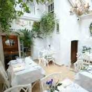 Julie's Restaurant and Bar - British Near Me - London, XGL