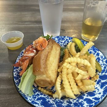 Union River Lobster Pot - Hot buttered lobster roll - Seafood Near Me - Ellsworth, Maine Union River Lobster Pot - Hot buttered lobster roll - Seafood Near Me - Ellsworth, Maine