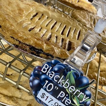 Boa Vista Orchards - 08.06.22 10" Blackberry Pie [Apple Hill Blackberry Festival] - Fruits & Veggies Near Me - Placerville, California