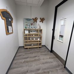 Honolulu Nails & Aesthetics Academy - Entry way