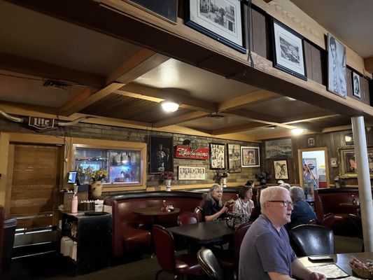 Monte Carlo Liquors & Steak House by null