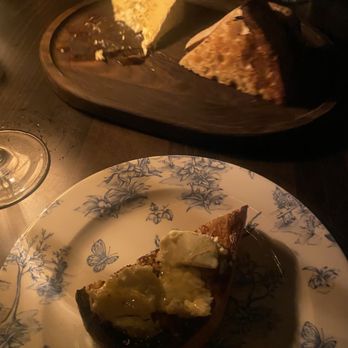 Armitage Alehouse - Delice de bourgogne & truffle honey - Pubs Near Me - Chicago, Illinois Armitage Alehouse - Delice de bourgogne & truffle honey - Pubs Near Me - Chicago, Illinois