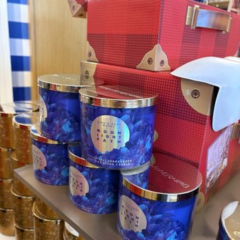 Bath & Body Works - Love this scent, so happy it's in a candle now - Cosmetics & Beauty Supply Near Me - Pembroke Pines, Florida Bath & Body Works - Love this scent, so happy it's in a candle now - Cosmetics & Beauty Supply Near Me - Pembroke Pines, Florida