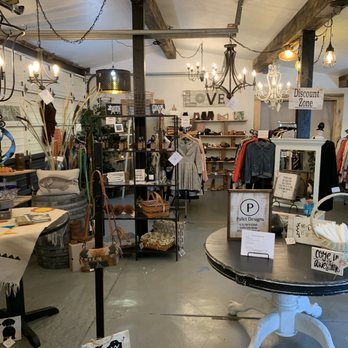 Musi's On Main - You'll get lost in all the treasures in here - Used, Vintage & Consignment Near Me - Tigard, Oregon Musi's On Main - You'll get lost in all the treasures in here - Used, Vintage & Consignment Near Me - Tigard, Oregon