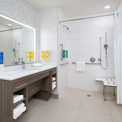 Guest room bath