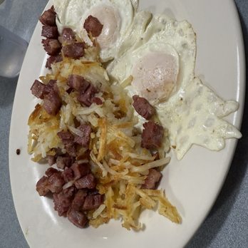Carver Cafe - Corned beef hash - Delis Near Me - Damascus, Oregon