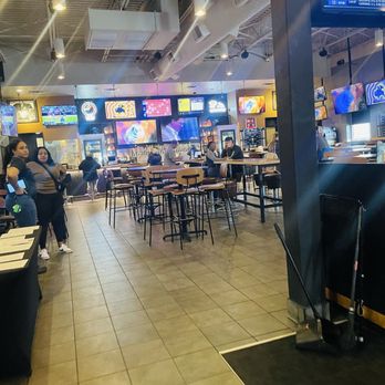 Buffalo Wild Wings - Chicken Wings Near Me - Wilkins, Pennsylvania Buffalo Wild Wings - Chicken Wings Near Me - Wilkins, Pennsylvania