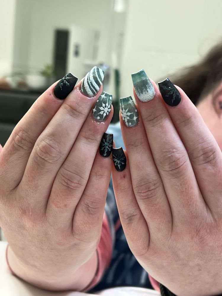 Oh My Nails Logo