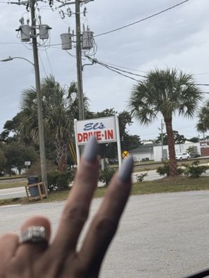 El's Drive-In by null