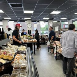 Dom's Sausage - Dah store