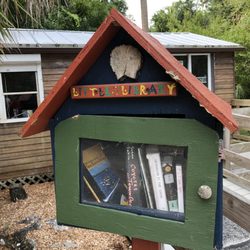 Caloosahatchee Regional Park - Little Library in the park1
