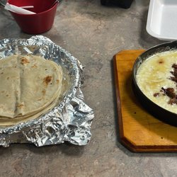 Taqueria Tacolare - The choriqueso with the flour tortillas.