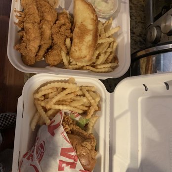 Raising Cane's Chicken Fingers - chicken sandwich combo and caniac combo - Chicken Shop Near Me - Davis, California Raising Cane's Chicken Fingers - chicken sandwich combo and caniac combo - Chicken Shop Near Me - Davis, California