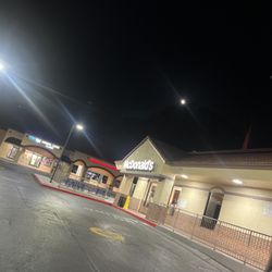 McDonald's - Not 11pm yet 10:30 pm other cars where trying to go in to but it's closed early always does this annoying asf!