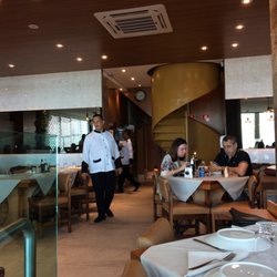Chopp Halle - Ficou muito agradável a reforma, mas peçam pelo ar condicionado fraco.