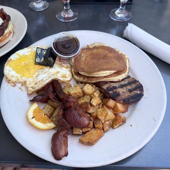 Mae's Cafe & Bakery - Breakfast & Brunch Near Me - Bath, Maine Mae's Cafe & Bakery - Breakfast & Brunch Near Me - Bath, Maine