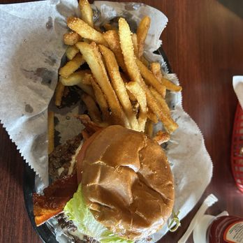Washington Tavern - Smash Burger with Fries - Chicken Wings Near Me - Washington, Georgia Washington Tavern - Smash Burger with Fries - Chicken Wings Near Me - Washington, Georgia