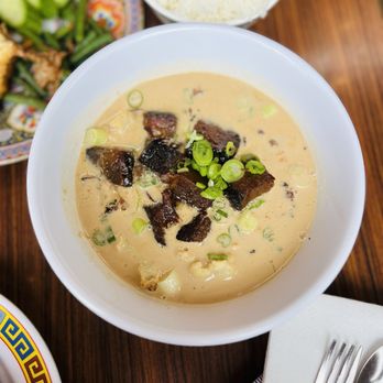 Eem - White Curry with Brisket Burnt Ends - Cocktail Bars Near Me - Portland, Oregon