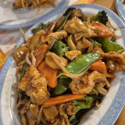 Great Dragon Chinese Cuisine - Chicken chow mein, tons of vegis!