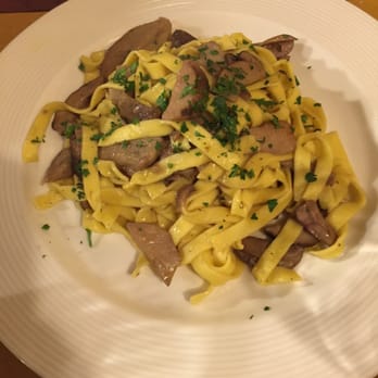 Vini e Vecchi Sapori - Fettucini with porchini mushrooms. - Tuscan Near Me - Florence, FI Vini e Vecchi Sapori - Fettucini with porchini mushrooms. - Tuscan Near Me - Florence, FI