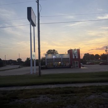 KFC - Restaurant - Fast Food Near Me - Greenville, Illinois KFC - Restaurant - Fast Food Near Me - Greenville, Illinois