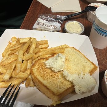 The Fish Peddler - Crab melt sandwich - Seafood Markets Near Me - Bay City, Oregon