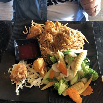 Pineapple Village - Pad Thai noodles with prawns and steamed vegetables - Asian Fusion Near Me - Gilroy, California