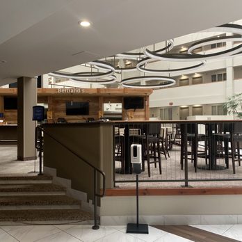 Embassy Suites by Hilton Milwaukee Brookfield - Bar - Hotels Near Me - Brookfield, Wisconsin Embassy Suites by Hilton Milwaukee Brookfield - Bar - Hotels Near Me - Brookfield, Wisconsin