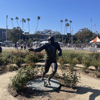 Rose Bowl Stadium - Stadiums & Arenas Near Me - Pasadena, California