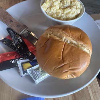 The Gulf Club - Plain burger with Gouda grits - Beer Bar Near Me - Destin, Florida The Gulf Club - Plain burger with Gouda grits - Beer Bar Near Me - Destin, Florida