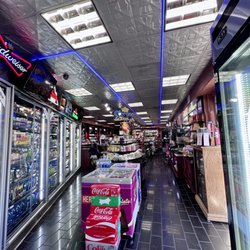 Sinclair Gas and Dino Mart - Clean and aesthetically pleasing convenience store