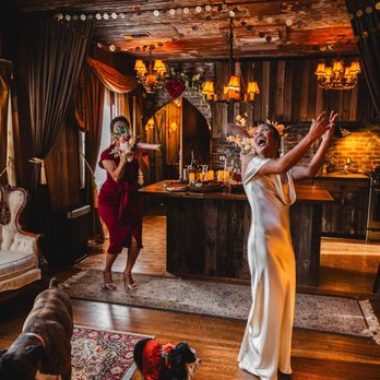 Old Brown House - Old Brown House joyful bouquet throw! - Wedding Chapels Near Me - Los Angeles, California Old Brown House - Old Brown House joyful bouquet throw! - Wedding Chapels Near Me - Los Angeles, California