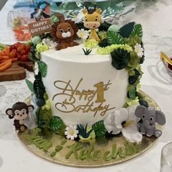 Lupita's Bakery - Custom cake