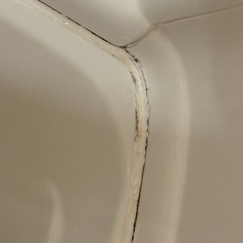 Dana Point Marina Inn - Rust or mold in bathroom - Hotels Near Me - Dana Point, California